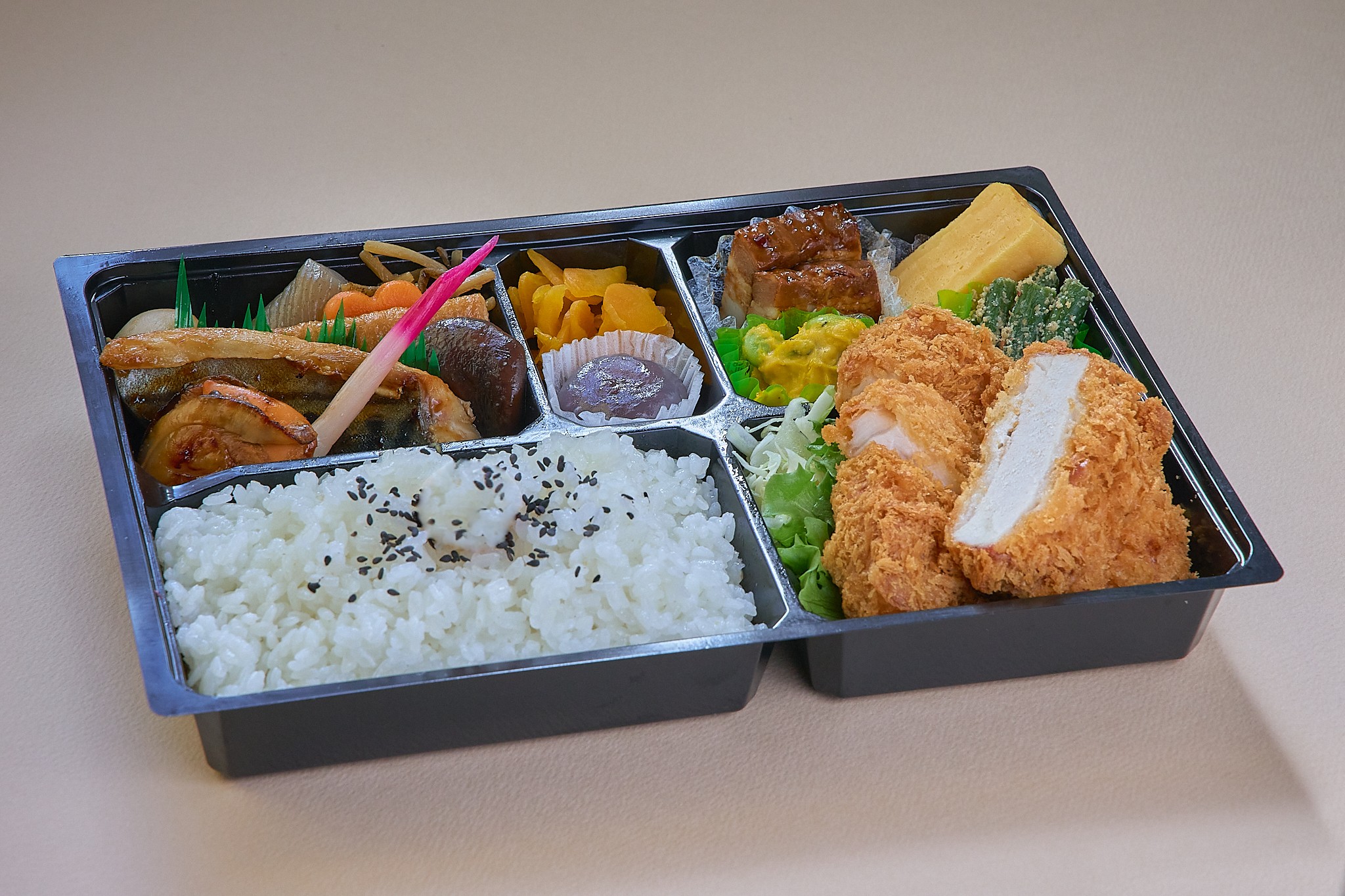 秀かつ特選弁当（低温熟成ポークの肉厚ロースかつ）茨城県 ひたちなか市 お弁当 仕出し 秀かつ 水戸市 那珂市 東海村 大洗町 勝田 那珂湊